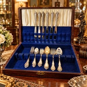 Wm. A. Rogers Oneida Flatware Set 23pc Silver Overlaid Memory Pattern